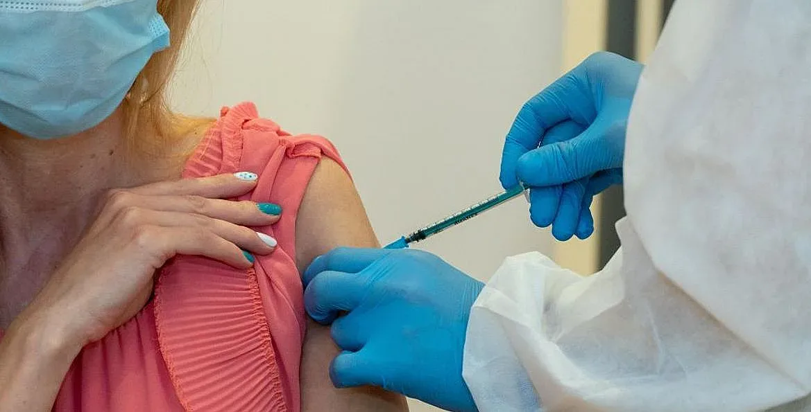 Бият ни бустерна доза срещу ковид всяка година