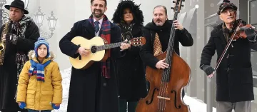 Аня чурулика на немски, Васил Банов свири на цигулка