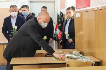 Илхан Кючюк почете паметта на децата, загинали на "Струма" (ВИДЕО)