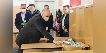 Илхан Кючюк почете ученици, загинали в катастрофата на „Струма“