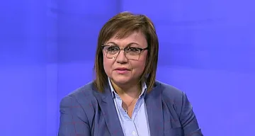 Нинова каза защо се среща по нощите с Петков и Василев