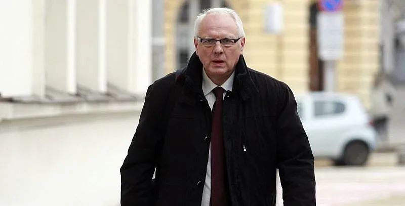 Ляв политик анатемоса преговорите в мола. Там се върти търговия