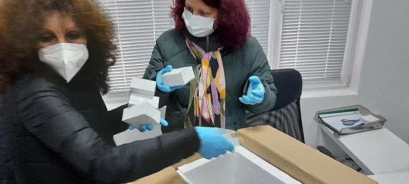 Истина ли е? Огромни опашки за ваксина в София