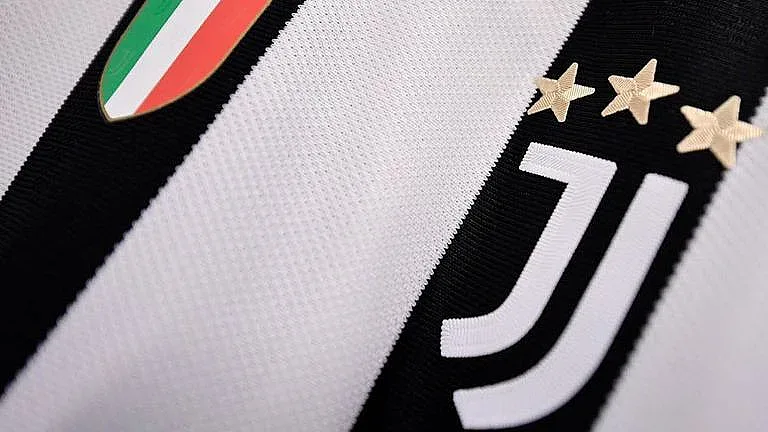 Драма в Италия. Полиция в офисите на футболен гранд