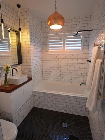 Ефектно подновена баня? Много работа, съобразена с пространството