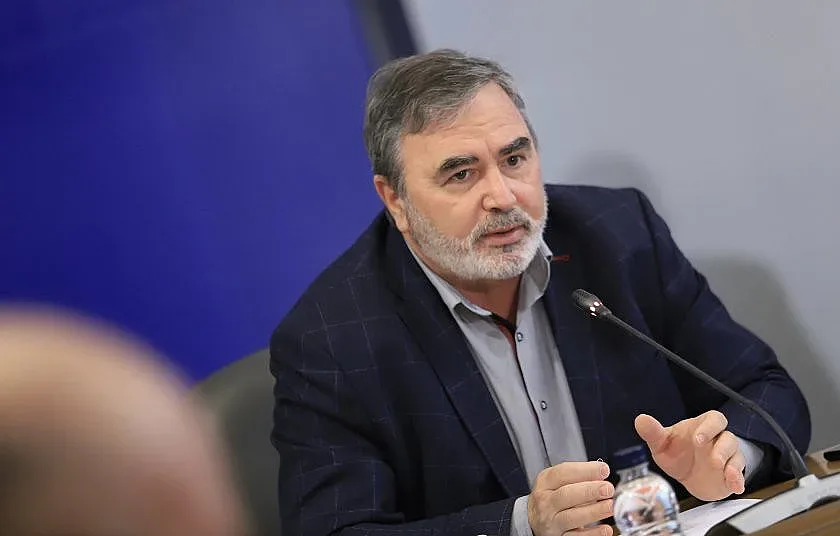 Доц.Кунчев се връща на работа, не бил уволнен