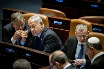 Нетаняху остава на власт, опозицията блокирана в парламента