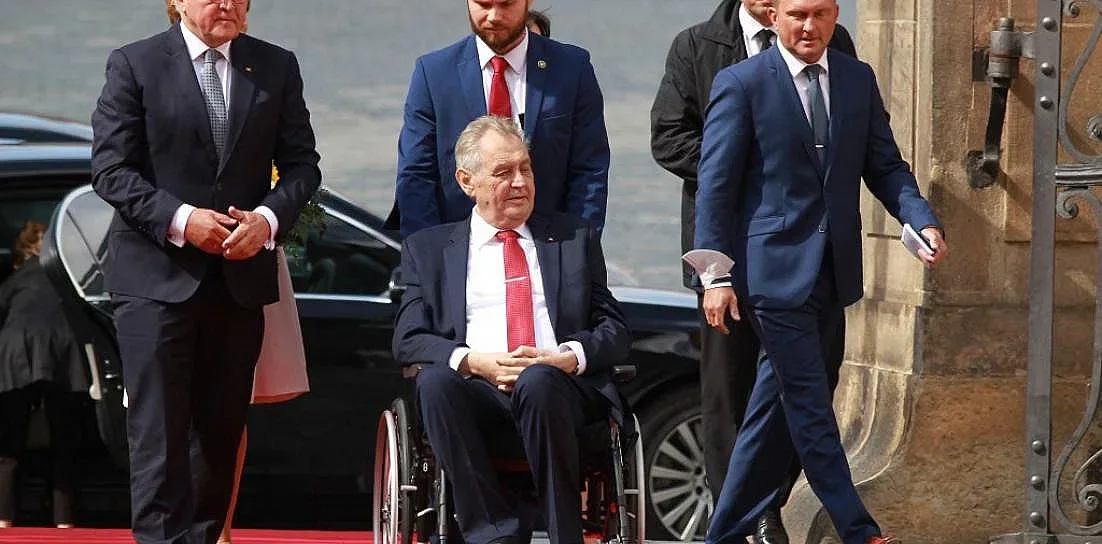 Чехия остава без правителство, президентът в болница с ковид