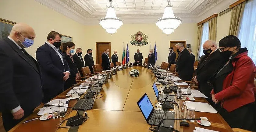 Министрите склониха глави в памет на жертвите