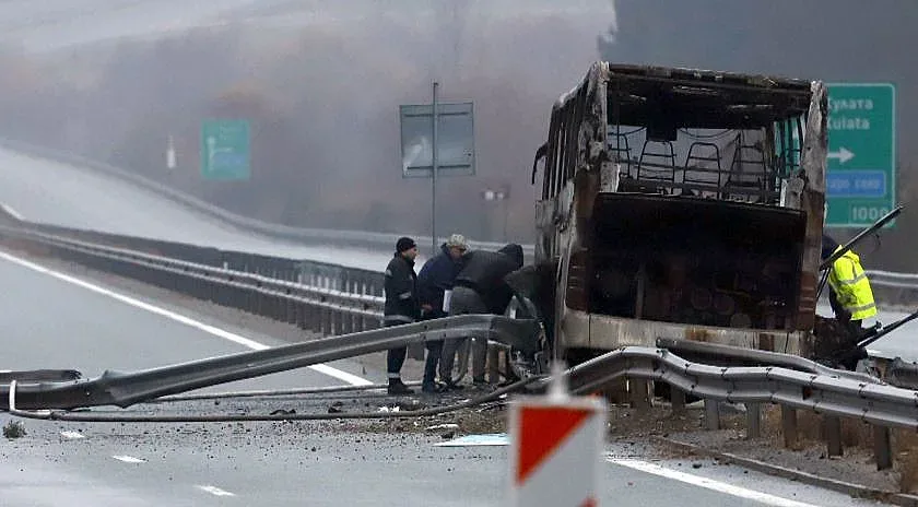 Наши превозвачи: Пожарът е убил пътниците, не ударът