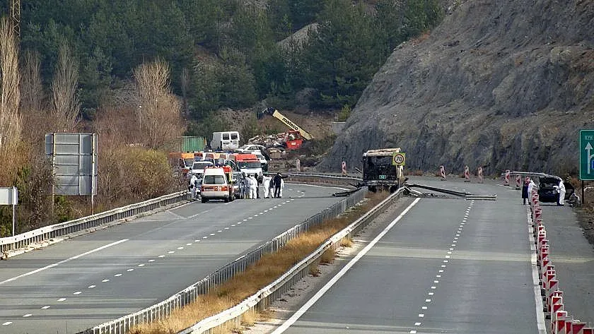 Ден след трагедията: Как са ранените? Какво става с пътя?