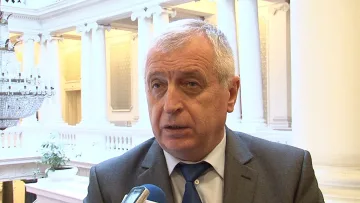 Експерт с версия защо пътниците не могли да излязат