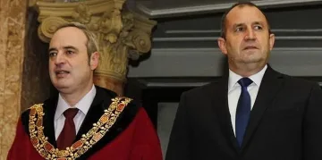 Кого подкрепиха висшистите - генерала или ректора?