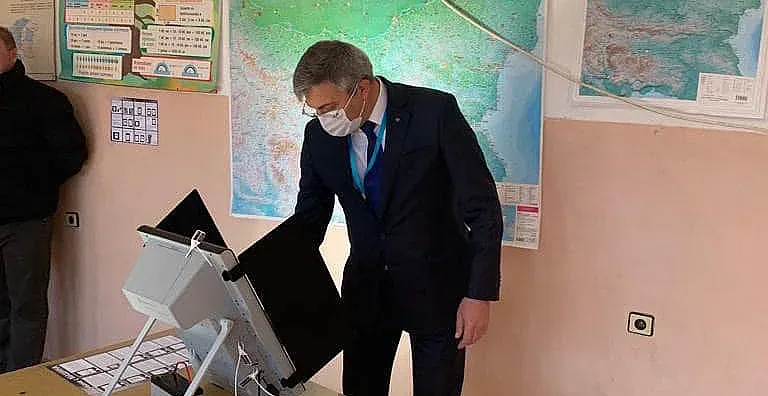 Мустафа Карадайъ гласува в Борино