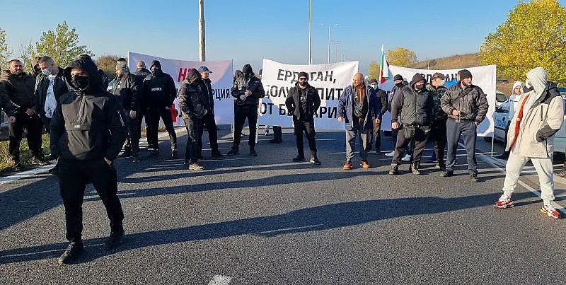 Безпартийни протестиращи блокираха движението при Капитан Андреево