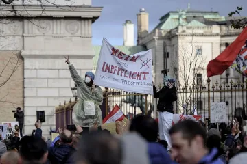 Европа се разлюля от протести: Не на зелените пропуски