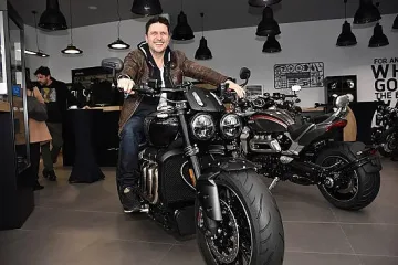 Блатечки с много тъжен коментар за театъра