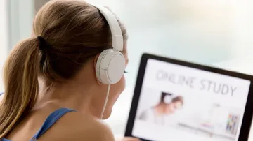 Важно от МОН! Кога учениците нарамват дигитална раница