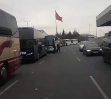 30 рейса с деца блокирани на границата, чакат цяло денонощие