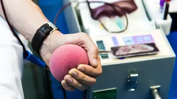 SOS: Търсят кръв за насиленото момиче, чиято ръка ампутираха