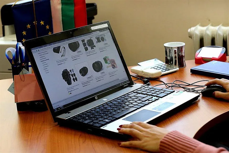 Как да пазаруваме безопасно онлайн