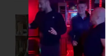 Константин влезе в публичен дом, за да се ваксинира!