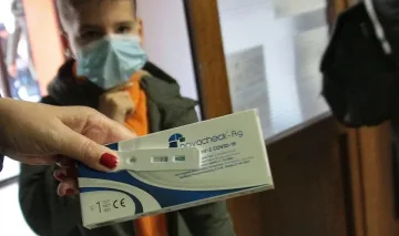 Родители на протест: Защо карат училищата сами да купуват тестове?