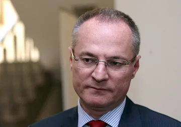 Лозан Панов изуми своите. Искал да реже лозичката до здраво