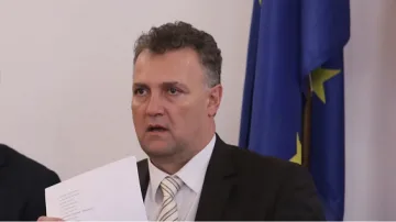 Уволниха шефа на енергийния холдинг