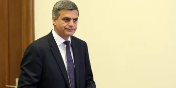Янев уволни двама зам.-министри