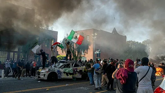 Напрежението расте. Полицейски час в Лос Анджелис