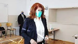 Йотова гласува за достойно място на всеки българин