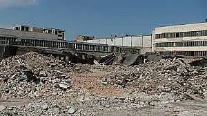 Заводът, който обуваше поколения българи, се превърна в руини