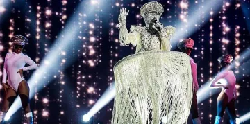 Без изненада: Лора Караджова излезе под перлите