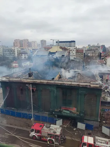 Ново 20: Пожарът на "Син сити" пламнал от 4 места на покрива