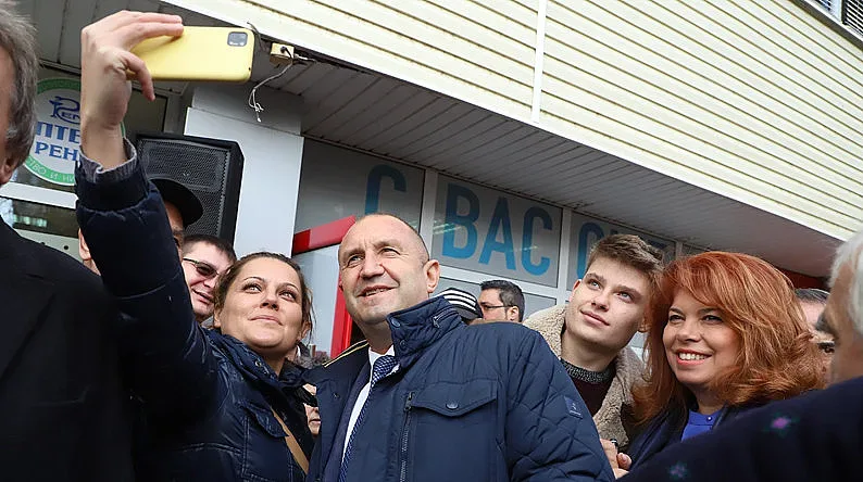 Румен Радев: Няма да ви предадем! С Вас сме!