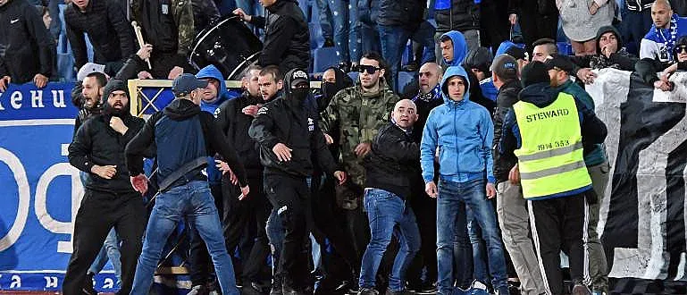 Левскари на съд за грабеж и побой