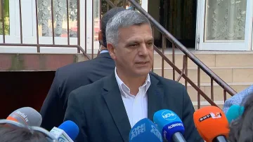 Премиерът Янев: Партии дискредитират изборите