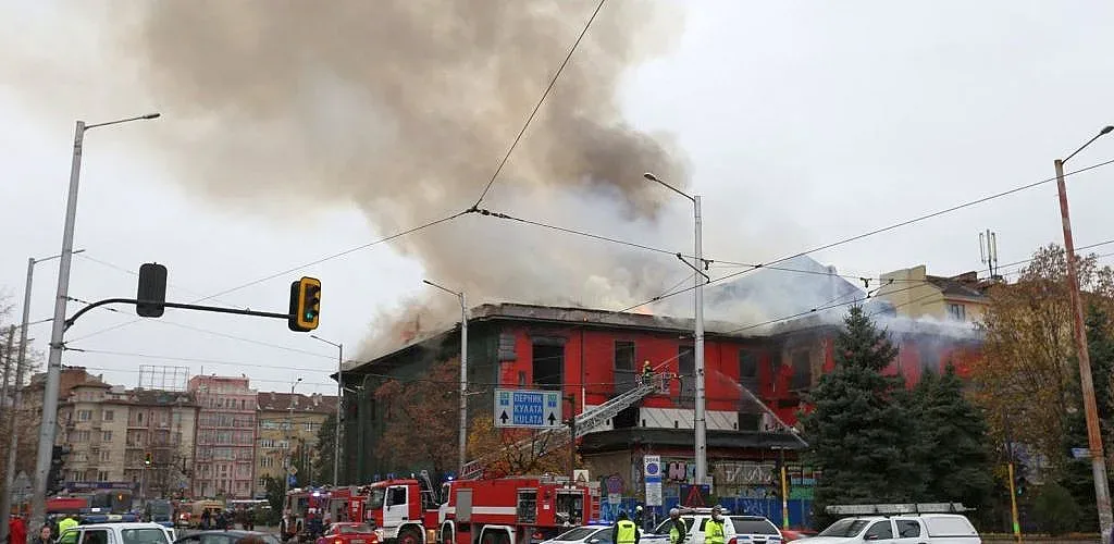 Закопчаха клошар за пожара в кино "Възраждане"