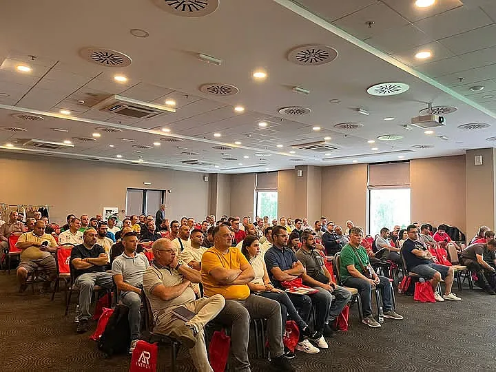 АмонРа Енерджи обучи специалисти по ВЕИ решения