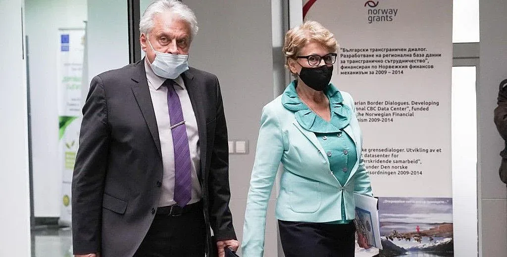 Рашков и Комитова пак заядоха асфалта. Има ли нещо ново?