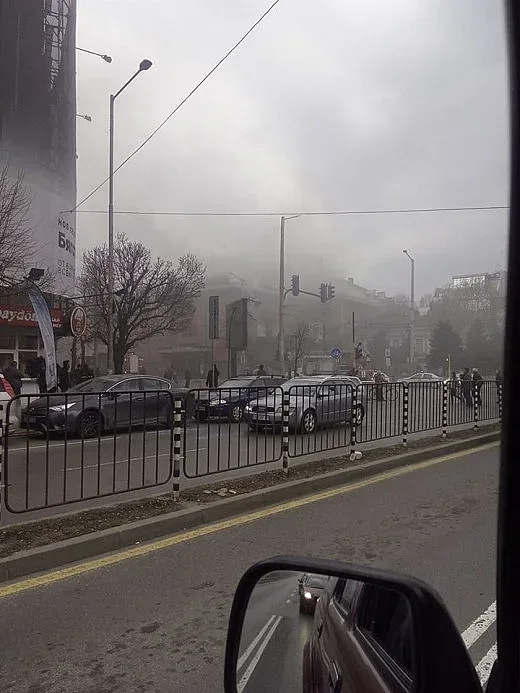 Огромен пожар в центъра на София, гори паметник на културата