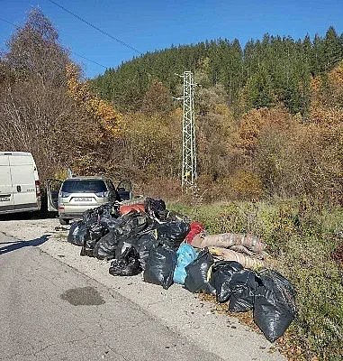 Доброволци събраха над 1 тон отпадъци от река Треклянска