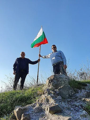 НФСБ издигна трибагреника над кулата, дала името на Бургас