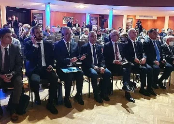 Валери Симеонов аплодиран на международна конференция в Будапеща