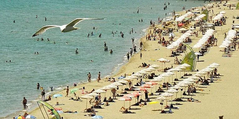 Става страшно. Колко солено ще ни излезе морето това лято