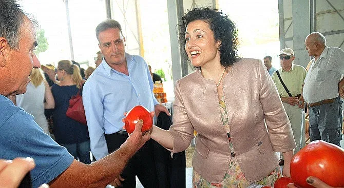 Кьовеши подгони Танева. Уличена в лъжа?