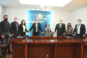 Шефът на БЛС: За ваксините слушайте експертите, не политиците