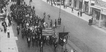 10 мита за Октомврийската революция
