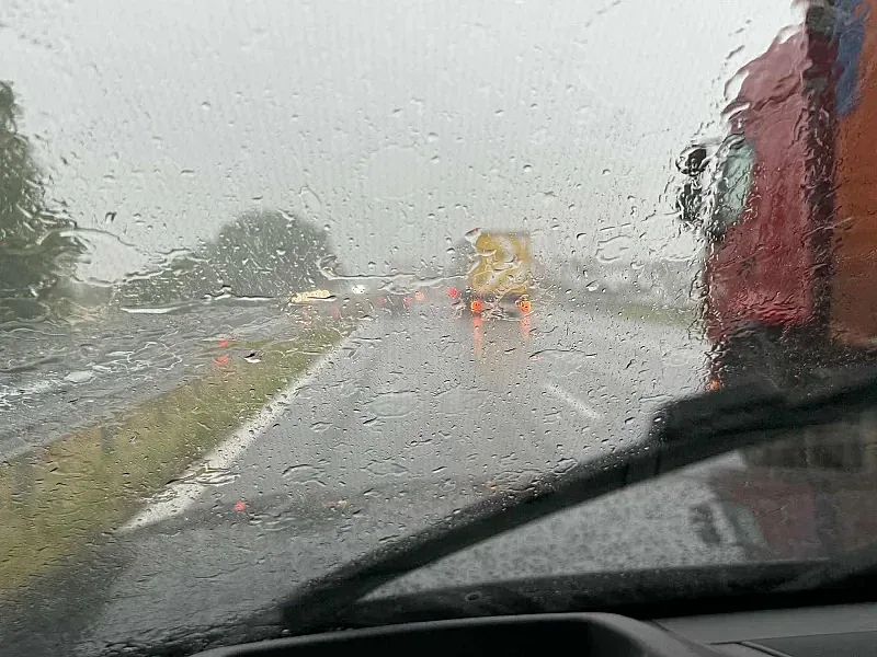 Градушка доведе до истински кошмар в наш град. Шофьорите побесняха